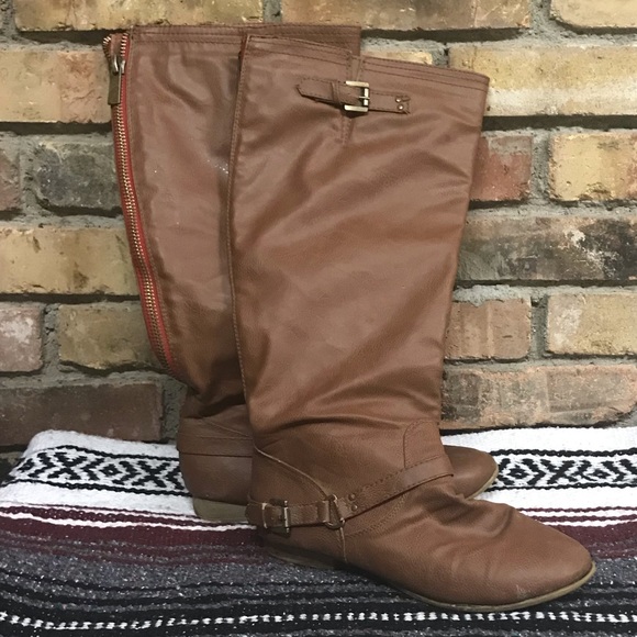 Boots - Picture 3 of 7